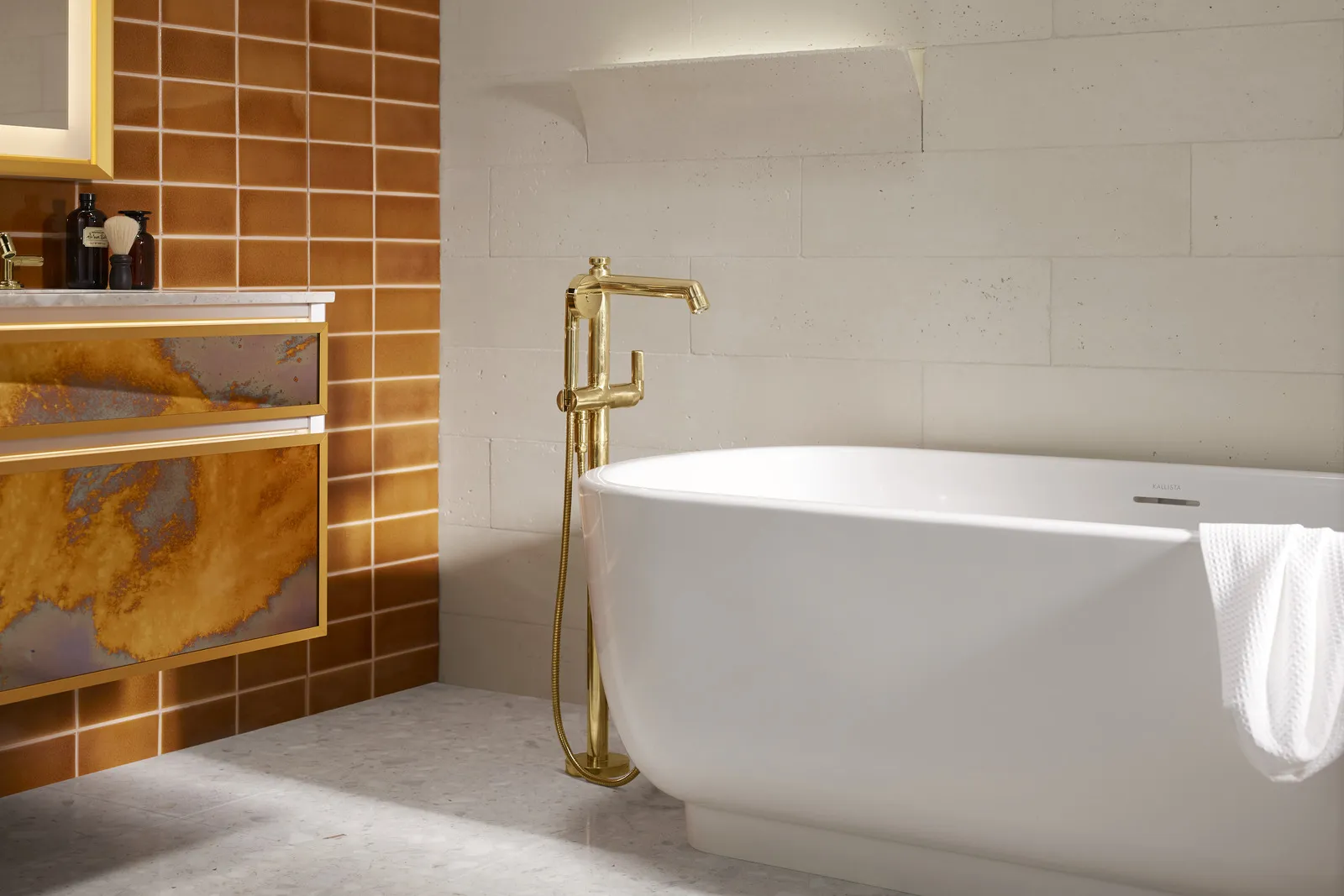 35 Gold Accent Bathroom Ideas - Gold Fixtures & More | Kallista